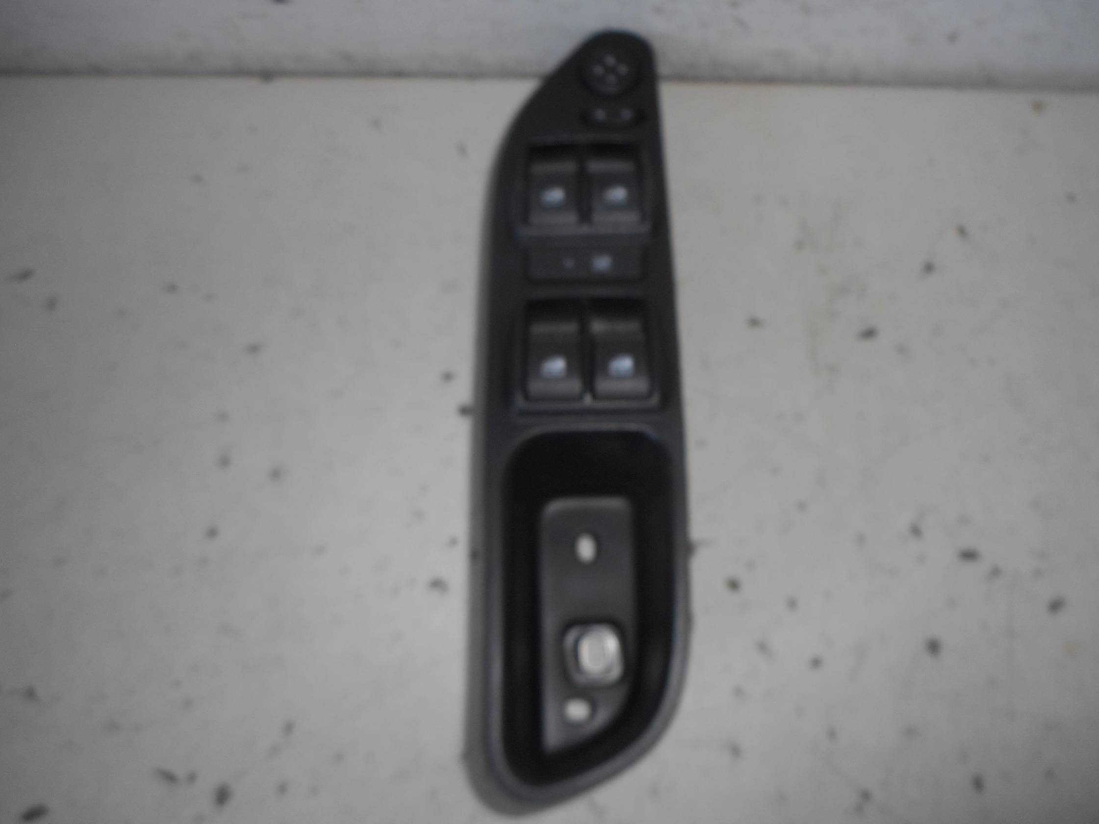 Interruttore alzacristalli porta ant.